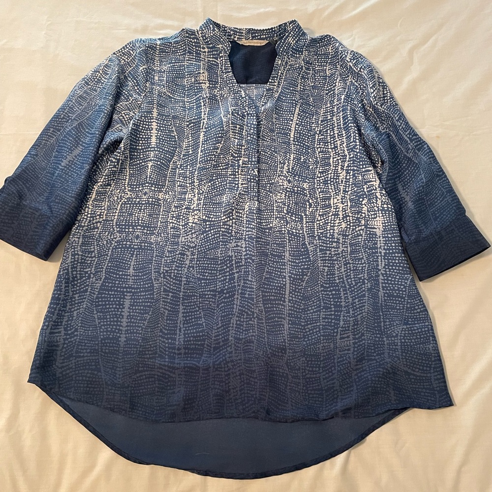 COPY - 👚 SOFT SURROUNDINGS L Ombré Tunic. Abstract blue and white dot print. 👚 - Picture 2 of 11